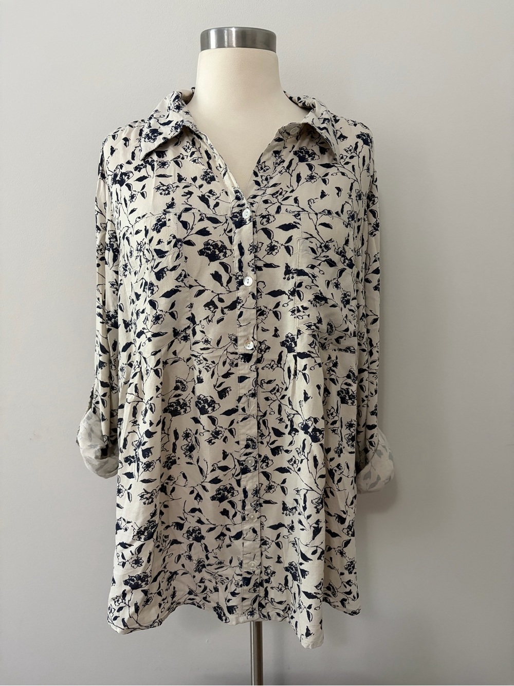 New York & Company Cream Button-Front Floral Patchwork Back Blouse 1X Boho Chic